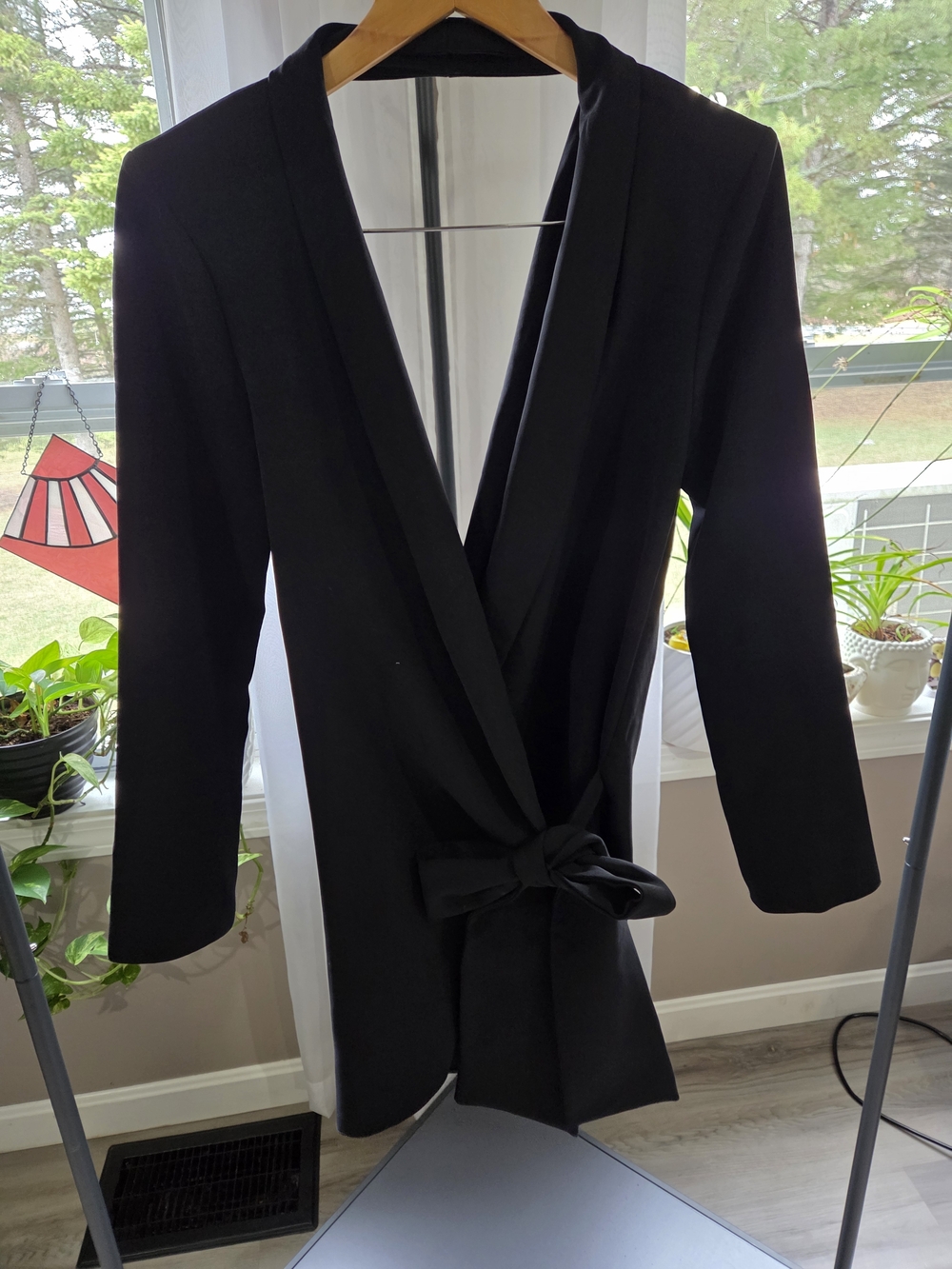 Black Tie-Waist Backless Women’s Wrap Jacket